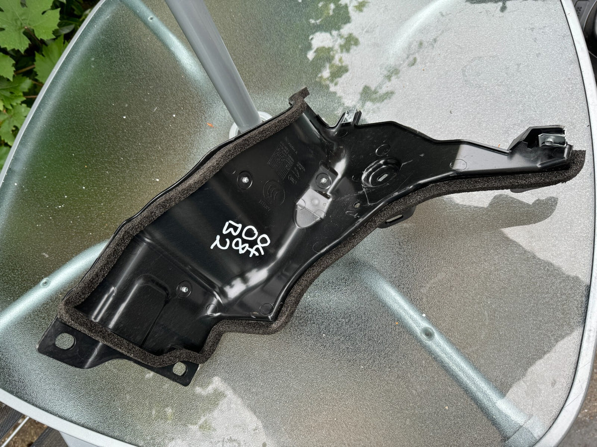 Karet Penutup Ruang Mesin Land Rover Defender 2019 ke atas LR156246