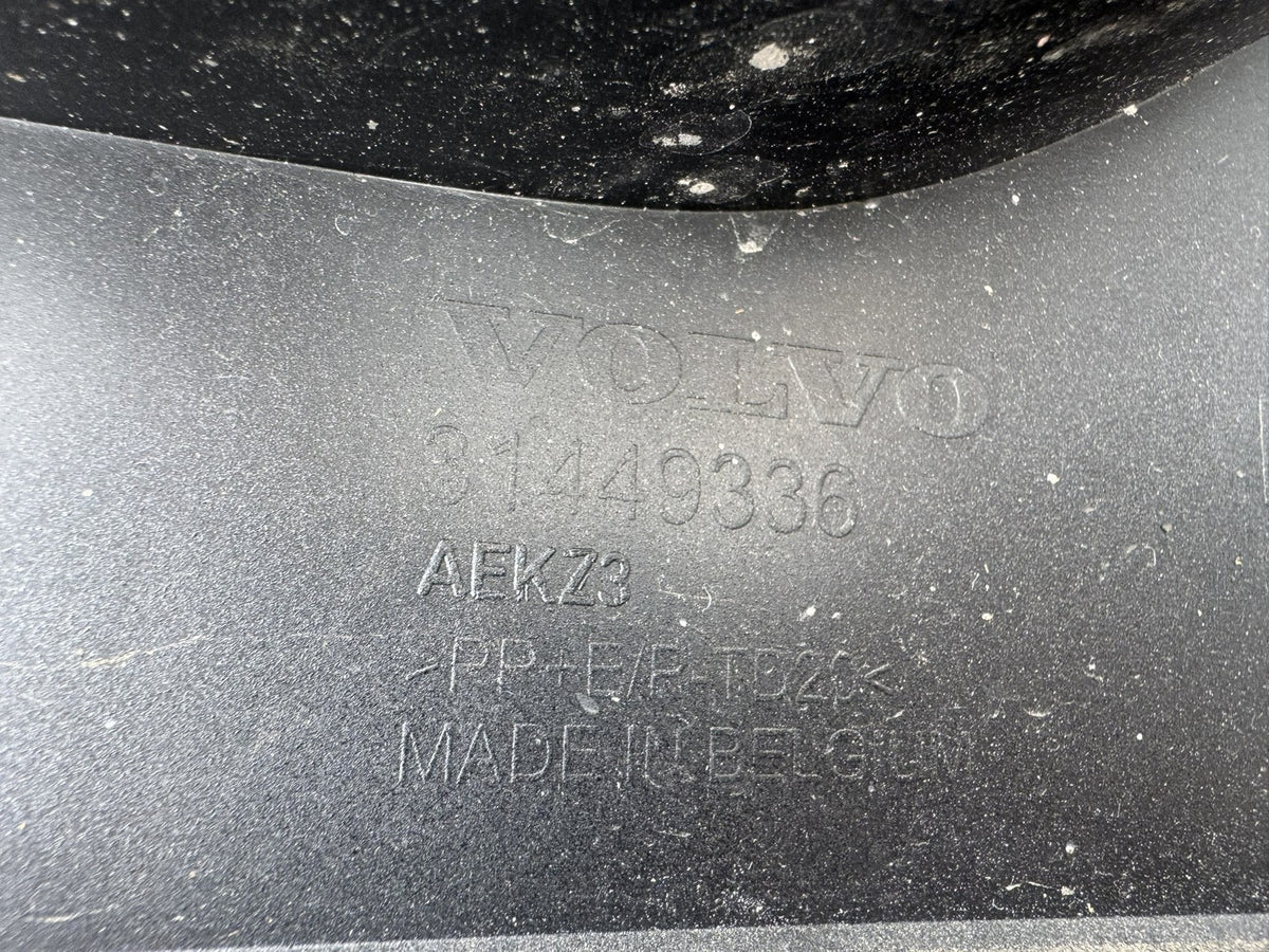 Volvo XC40 2018-on Rear Left Bumper Corner 31449336 Scratched Needs Respray