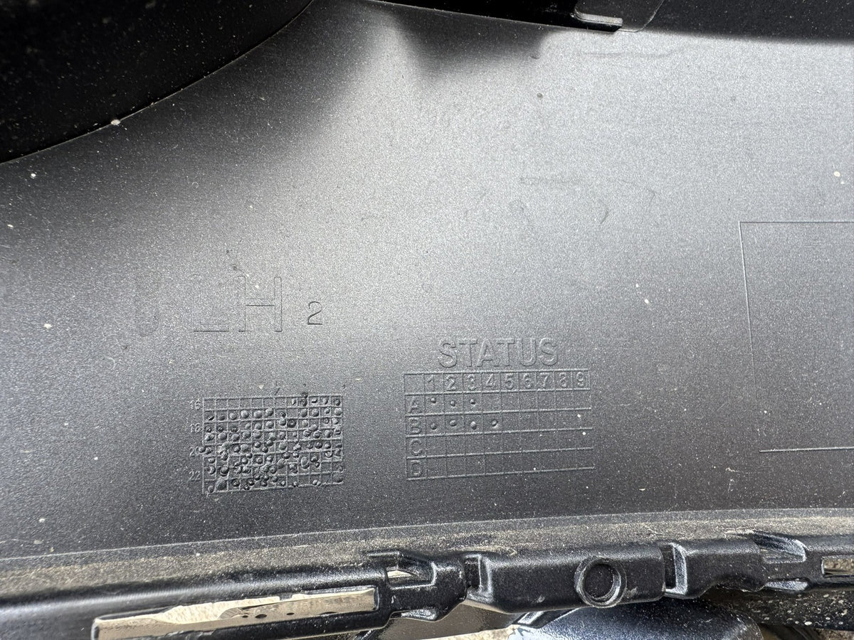 Volvo XC40 2018-on Rear Left Bumper Corner 31449336 Scratched Needs Respray