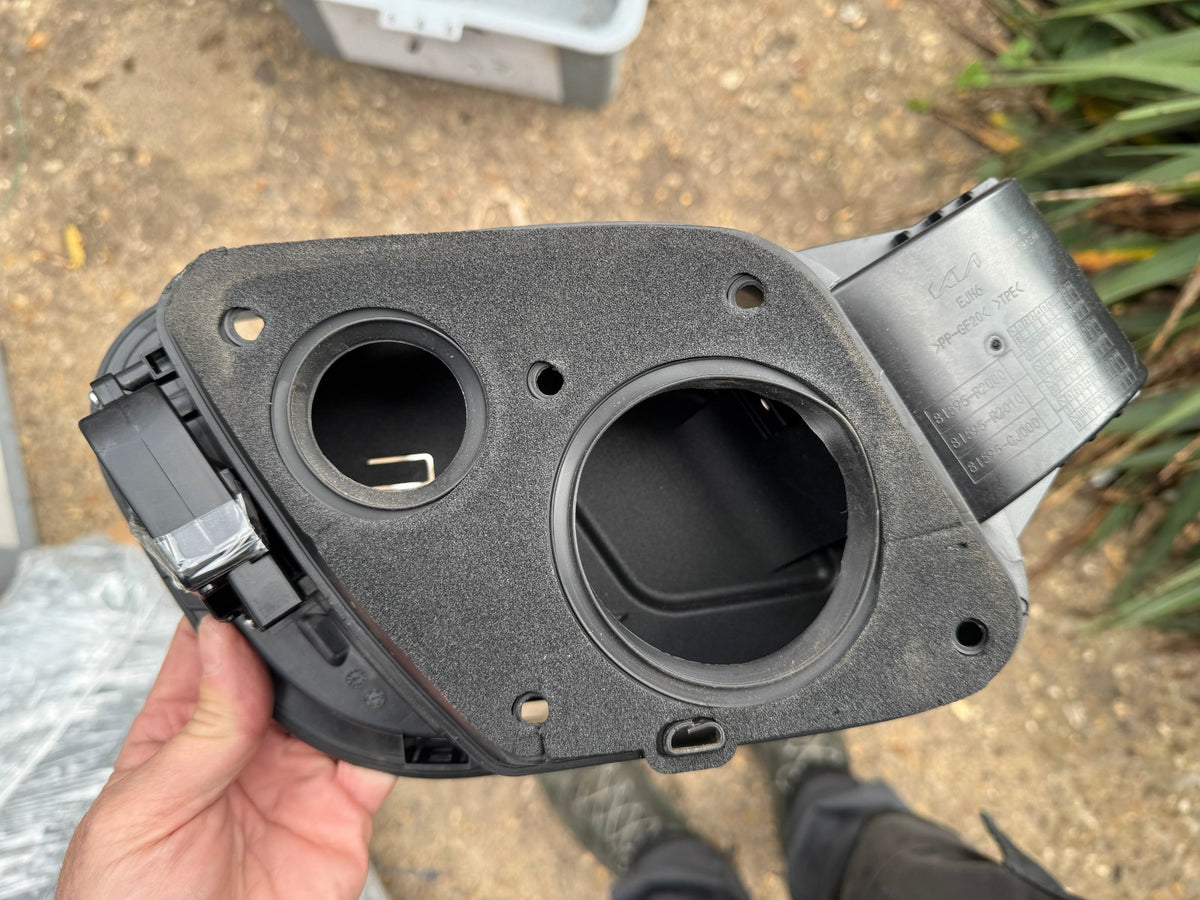 2024 KIA SPORTAGE NQ5 PETROL MHEV FUEL FILLER FLAP 81595-R2000 Slight Damage