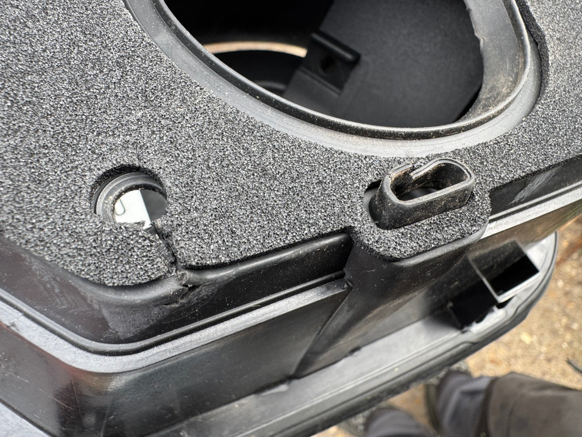2024 KIA SPORTAGE NQ5 PETROL MHEV FUEL FILLER FLAP 81595-R2000 Slight Damage