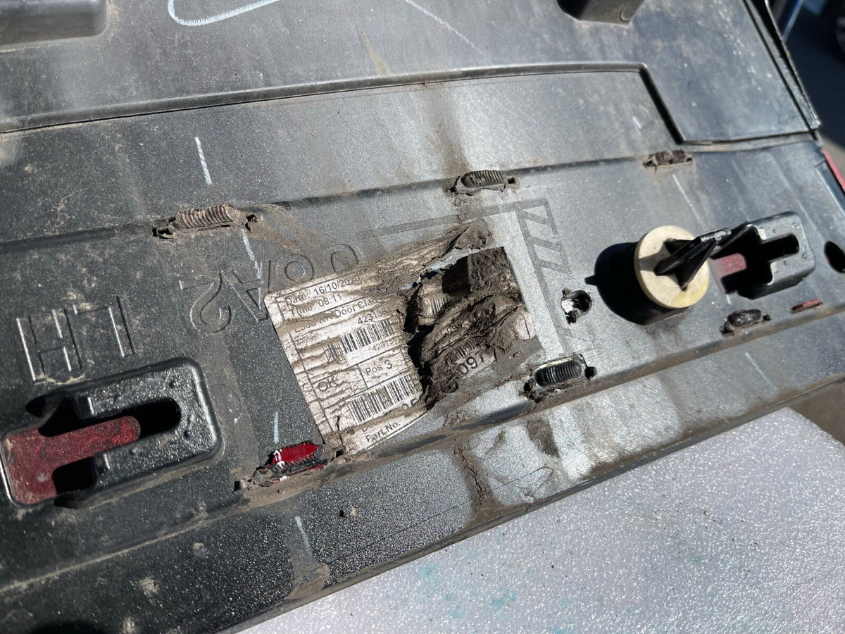 GENUINE RANGE ROVER VELAR L560 REAR LEFT DOOR LOWER MOULD 2017-2021 J8A2274A49B