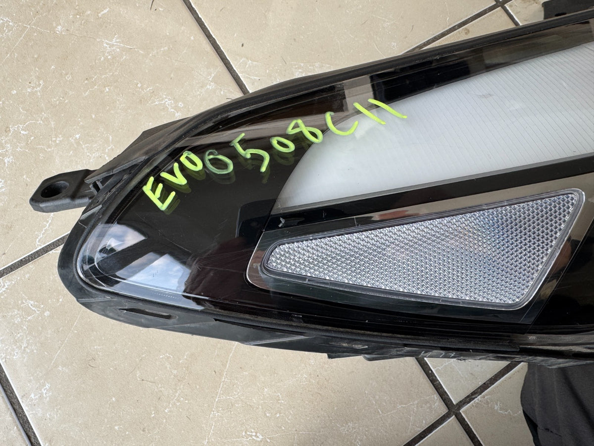 HYUNDAI TUCSON 2015-2018 RIGHT SIDE GENUINE HEADLIGHT 92102-D7110 SPARES/REPAIR