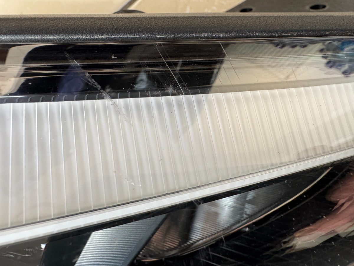 HYUNDAI TUCSON 2015-2018 RIGHT SIDE GENUINE HEADLIGHT 92102-D7110 SPARES/REPAIR