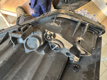 HYUNDAI TUCSON 2015-2018 RIGHT SIDE GENUINE HEADLIGHT 92102-D7110 SPARES/REPAIR