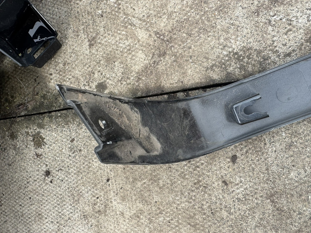 Land Rover Discovery Sport L550 Front Right Arch Trim LK72-16A074-BE Scratched