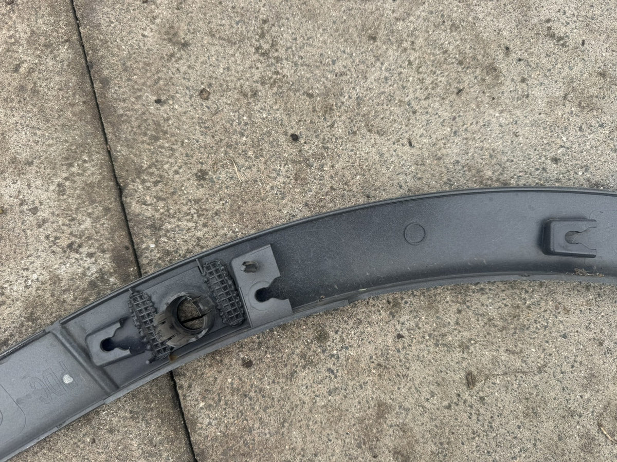 Land Rover Discovery Sport L550 Front Right Arch Trim LK72-16A074-BE Scratched