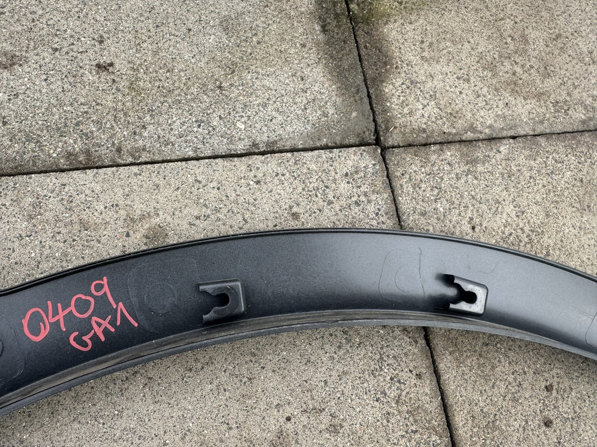 Land Rover Discovery Sport L550 Front Right Arch Trim LK72-16A074-BE Scratched