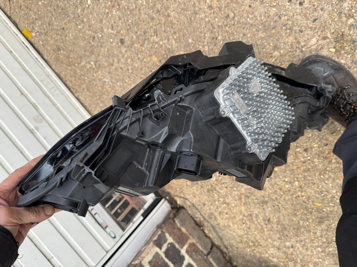 19-ON RANGE ROVER EVOQUE L551 FRONT RIGHT LOW HEADLIGHT M8D213W029AB DAMAGED