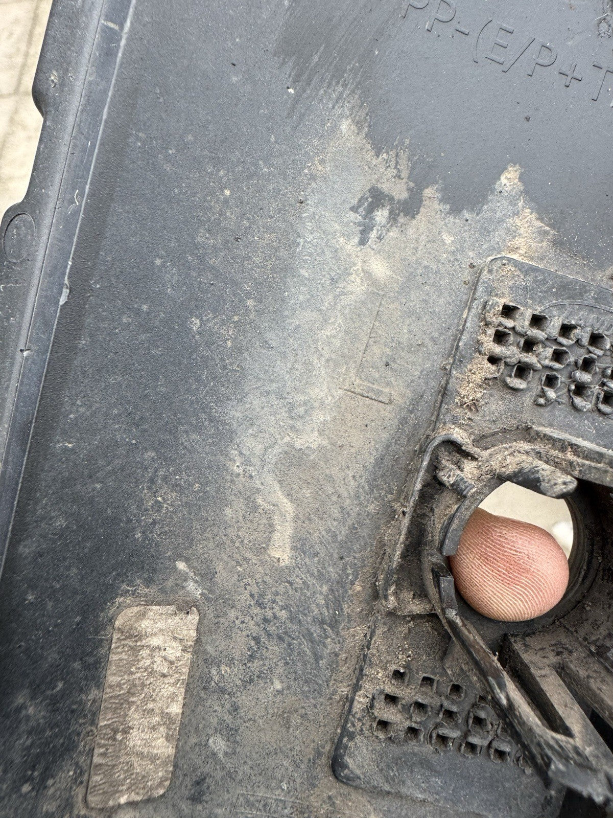 กรอบกระจังหน้ากันชนหน้าซ้าย Range Rover Sport แท้ รหัสพาร์ท JK62-17F909-AB