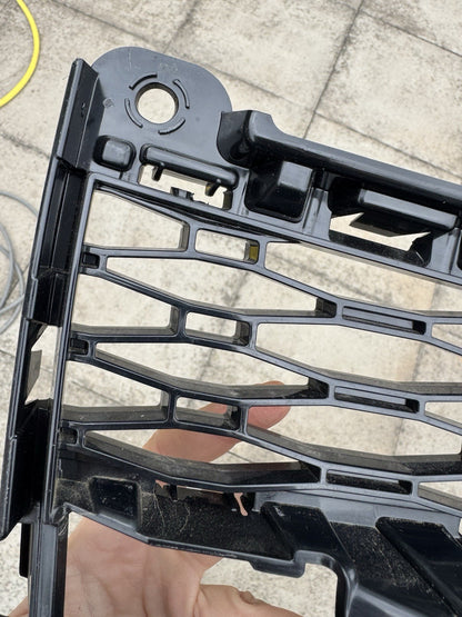 LAND ROVER RANGE ROVER SPORT L461 Kisi-Kisi / Grill Depan Kanan N9X2-17K946-AB