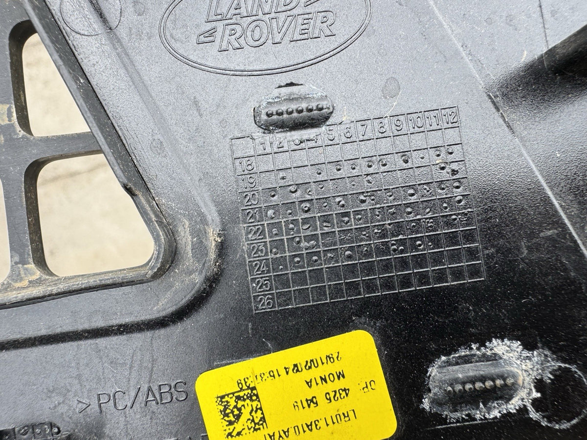 Lưới thông gió tai xe trước bên trái Land Rover Defender 2020 ON L8B2-280B11-ED Chính hãng