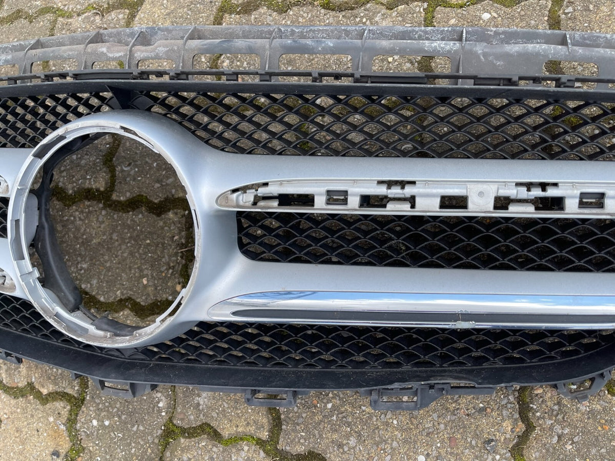 E class silver grill/grille 2016 Part no A2138880123 Damaged