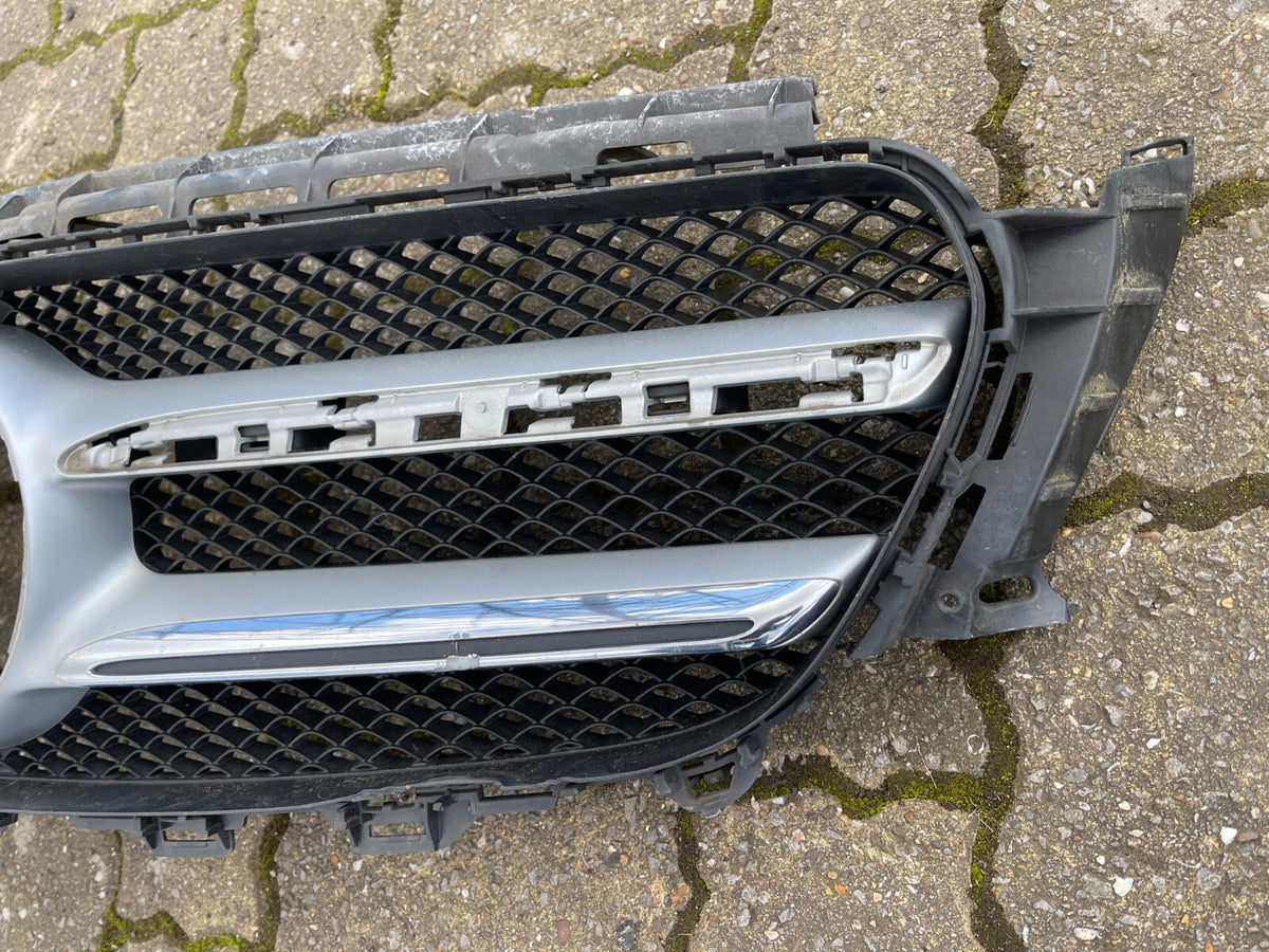 E class silver grill/grille 2016 Part no A2138880123 Damaged