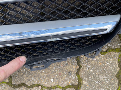 E class silver grill/grille 2016 Part no A2138880123 Damaged