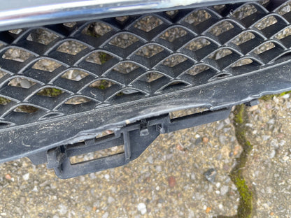E class silver grill/grille 2016 Part no A2138880123 Damaged