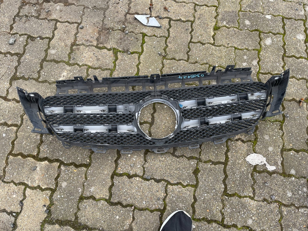 E class silver grill/grille 2016 Part no A2138880123 Damaged