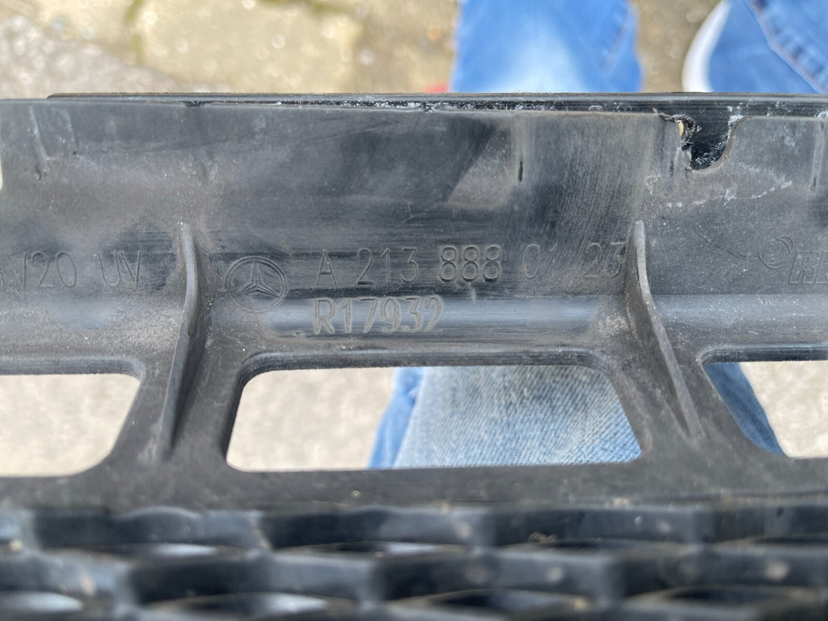 E class silver grill/grille 2016 Part no A2138880123 Damaged