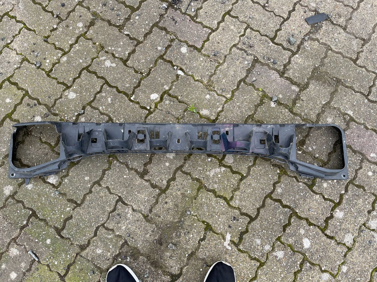 PEUGEOT 208 MK1 Dudukan Braket Tengah Bumper Belakang C06218-091ISM003 2014
