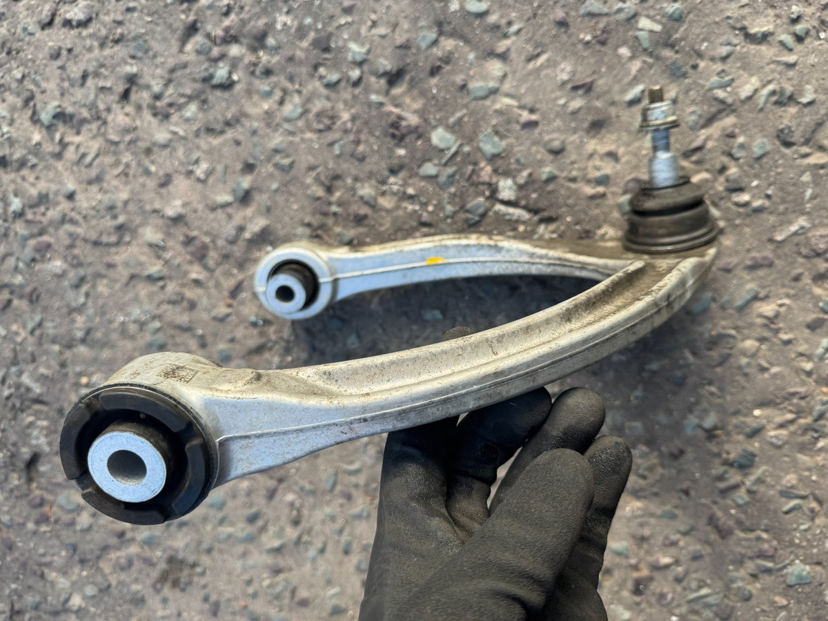 Arm Sayap Atas Depan Kanan Suspensi Original Ford Ranger