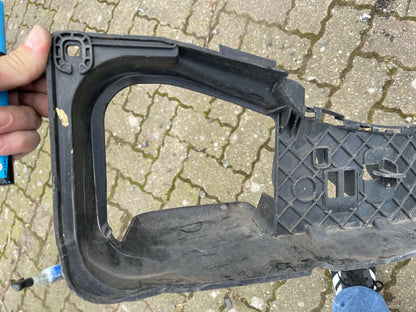 PEUGEOT 208 MK1 Dudukan Braket Tengah Bumper Belakang C06218-091ISM003 2014