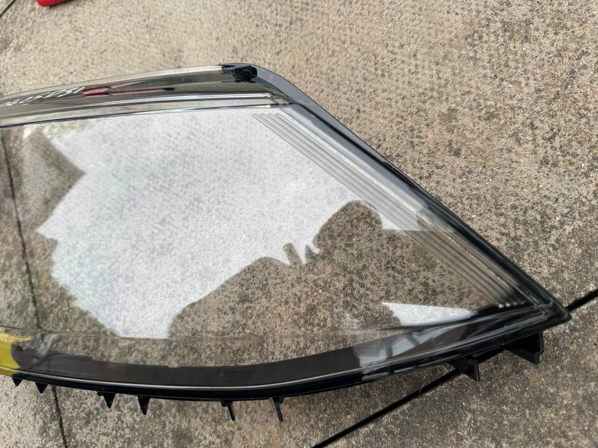 เลนส์กระจกไฟหน้าขวา Volkswagen Jetta 11-18