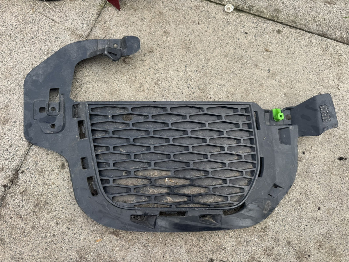 Range Rover Evoque L538 2016-2019 Front Right Bumper Grille Trim GJ32-15A298-A