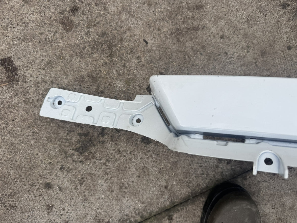Volvo XC40 2018-2026 Rear Right Bumper Corner 31449337 White Damaged Spares