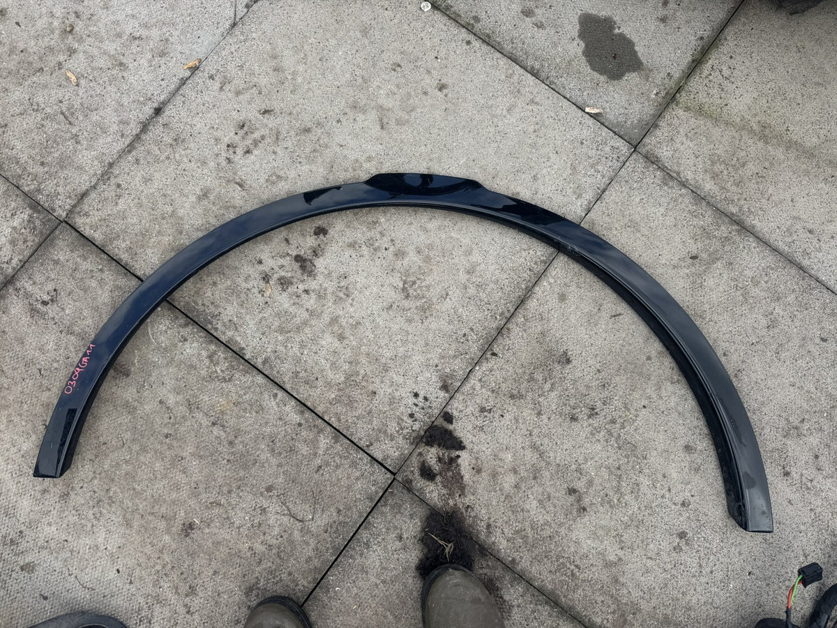 Land Rover Discovery 5 L462 Front Left Wheel Arch Trim HY3M-16A075 2017-2026