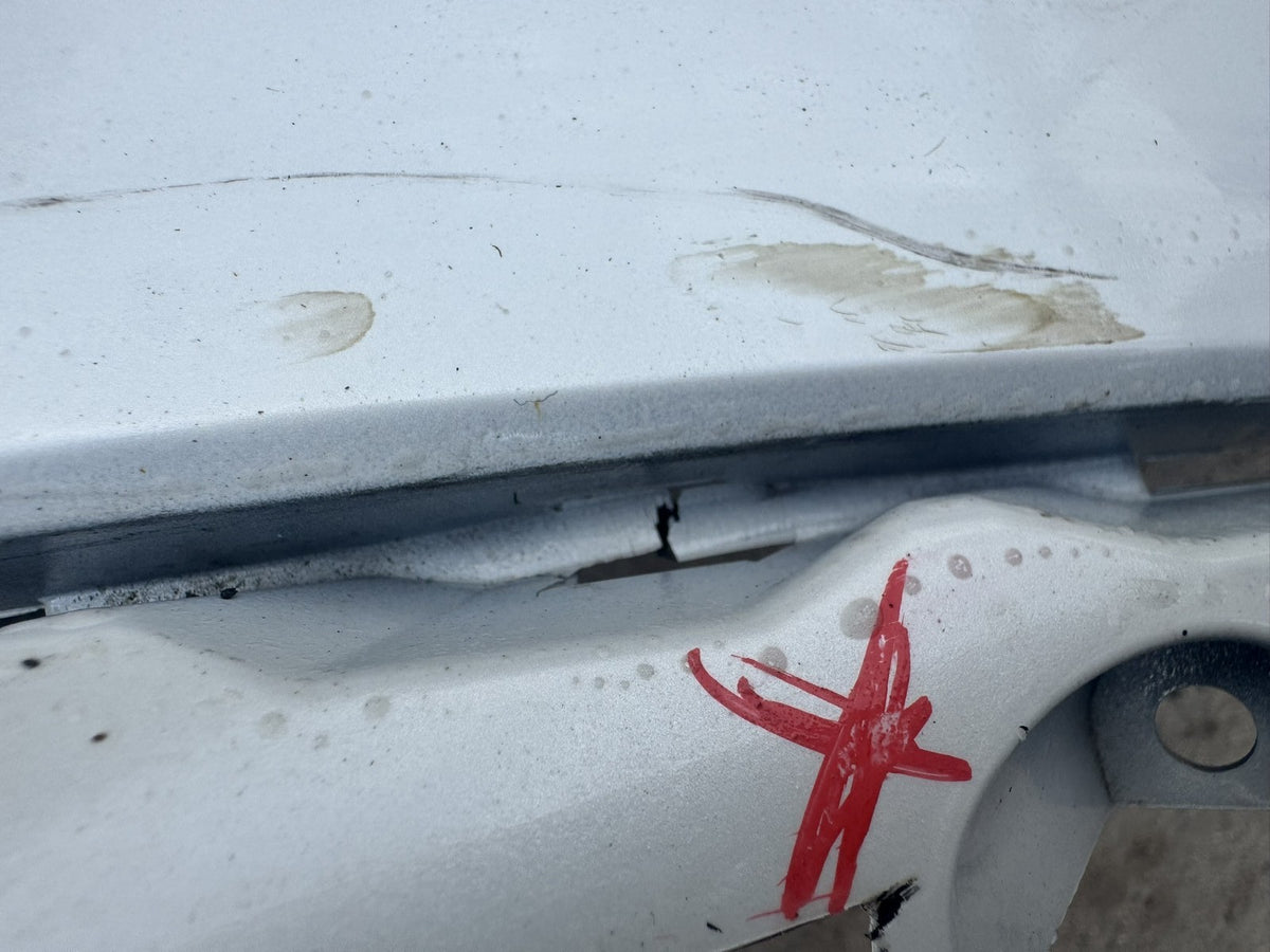 Volvo XC40 2018-2026 Rear Right Bumper Corner 31449337 White Damaged Spares