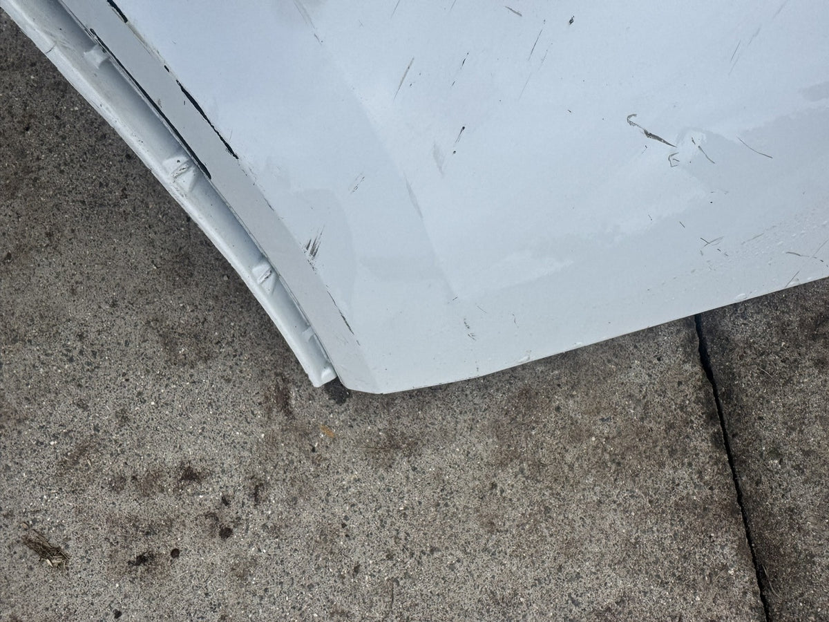 Volvo XC40 2018-2026 Rear Right Bumper Corner 31449337 White Damaged Spares