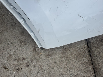 Volvo XC40 2018-2026 Rear Right Bumper Corner 31449337 White Damaged Spares