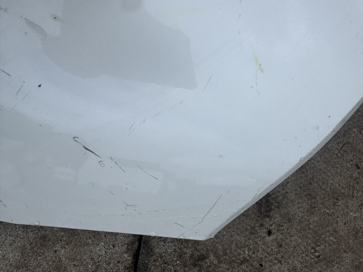 Volvo XC40 2018-2026 Rear Right Bumper Corner 31449337 White Damaged Spares