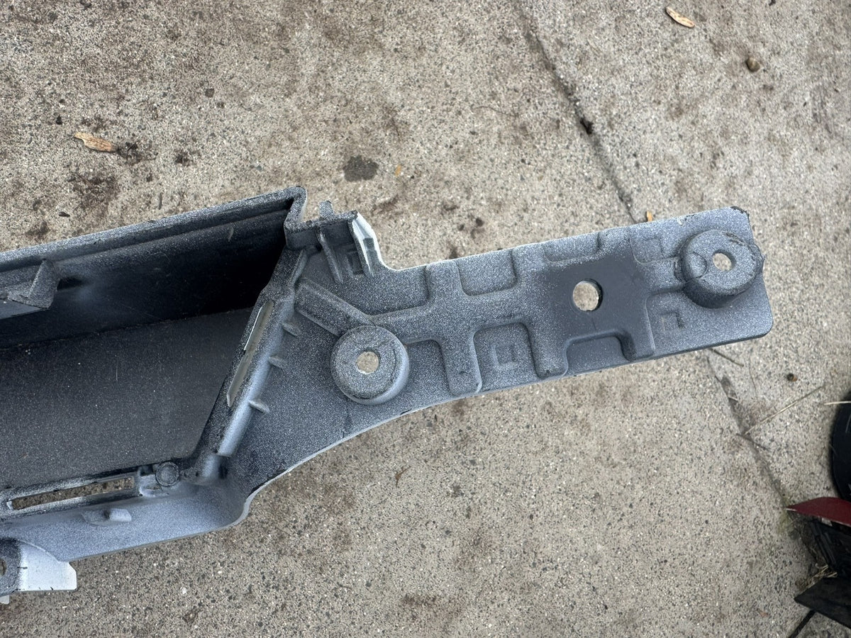 Volvo XC40 2018-2026 Rear Right Bumper Corner 31449337 White Damaged Spares
