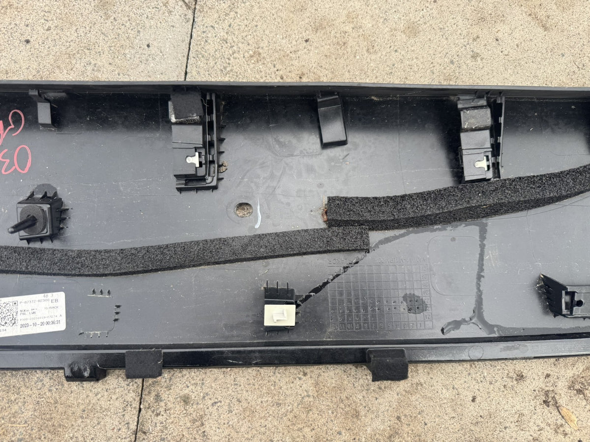 Kia Sportage MK5 NQ5 2022-2026 Rear Tailgate Trim Garnish 87372-R2300 Damaged