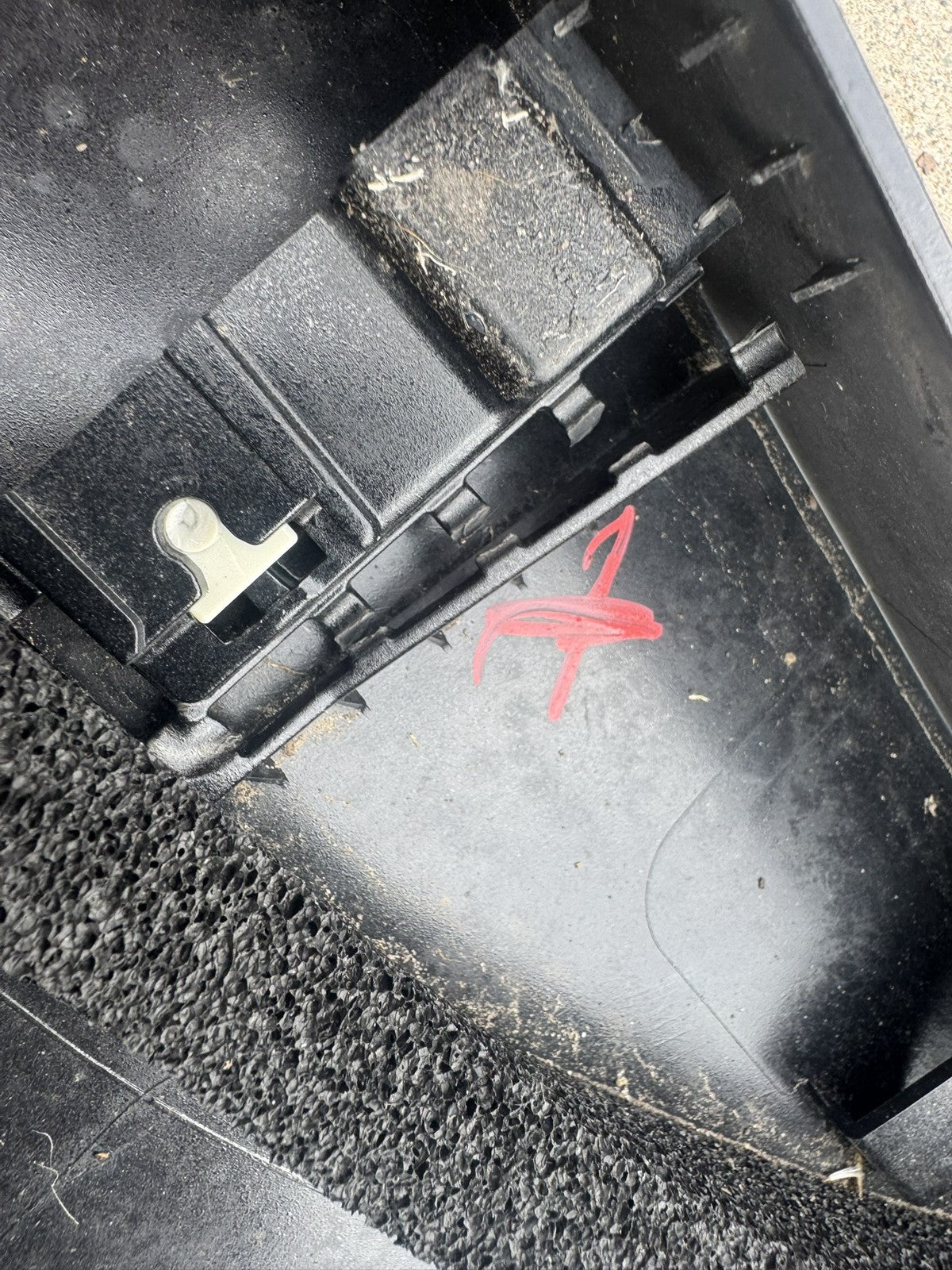 Kia Sportage MK5 NQ5 2022-2026 Rear Tailgate Trim Garnish 87372-R2300 Damaged