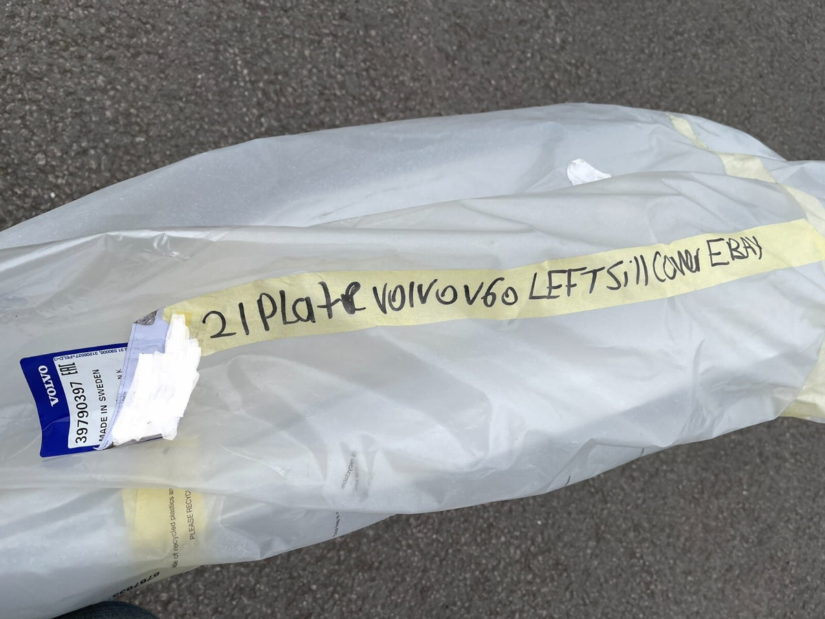 NEW VOLVO S60 MK3 LEFT SIDE SIDESKIRT DIRT DEFLECTOR MOULDING 39790397 GENUINE