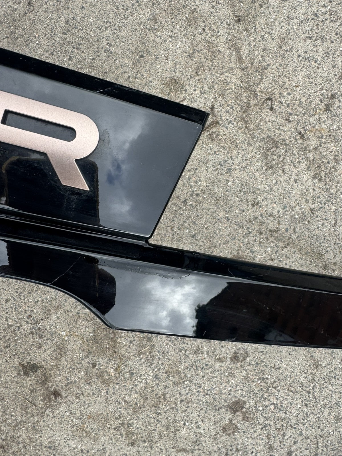 Range Rover Evoque L551 2020-2026 Tailgate Moulding Trim K8D2-402A30-H Genuine