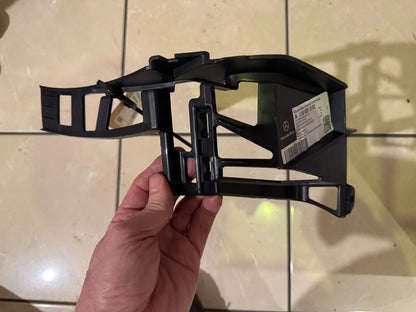 MERCEDES BENZ CLA C118 BRAKET DUDUKAN BUMPER SEBELAH KANAN A1188851602