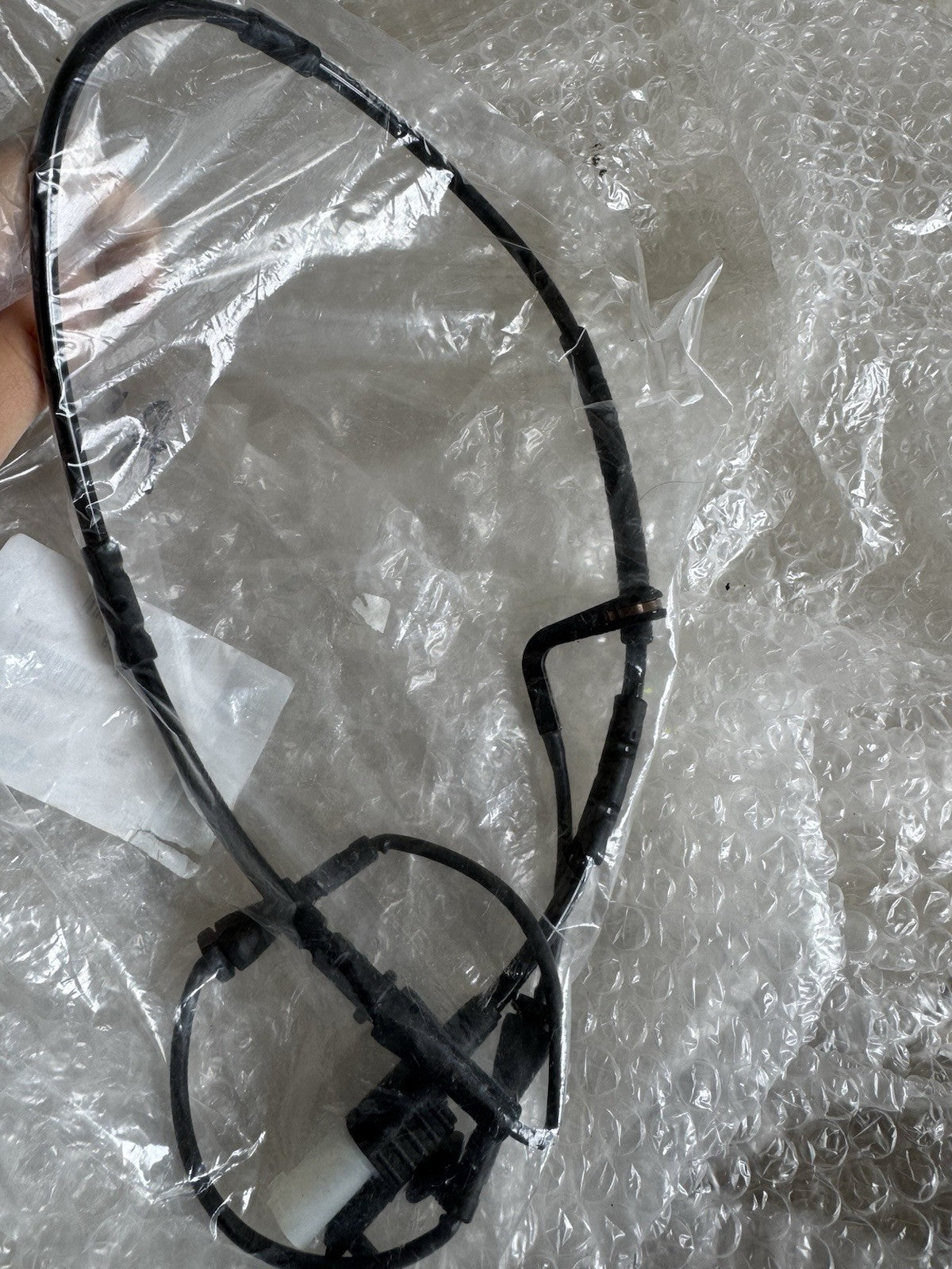 RANGE ROVER VELAR, JAGUAR F PACE REAR BRAKE PAD WEAR SENSOR. LR090709