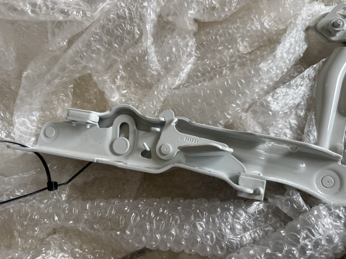 VOLVO V90 MK2 2016-2026 Front Left Bonnet Hinge OEM Genuine 3221979