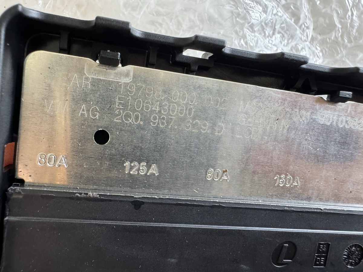 2Q0.937.550 VOLKSWAGEN GROUP BATTERY FUSE BOX MODULE