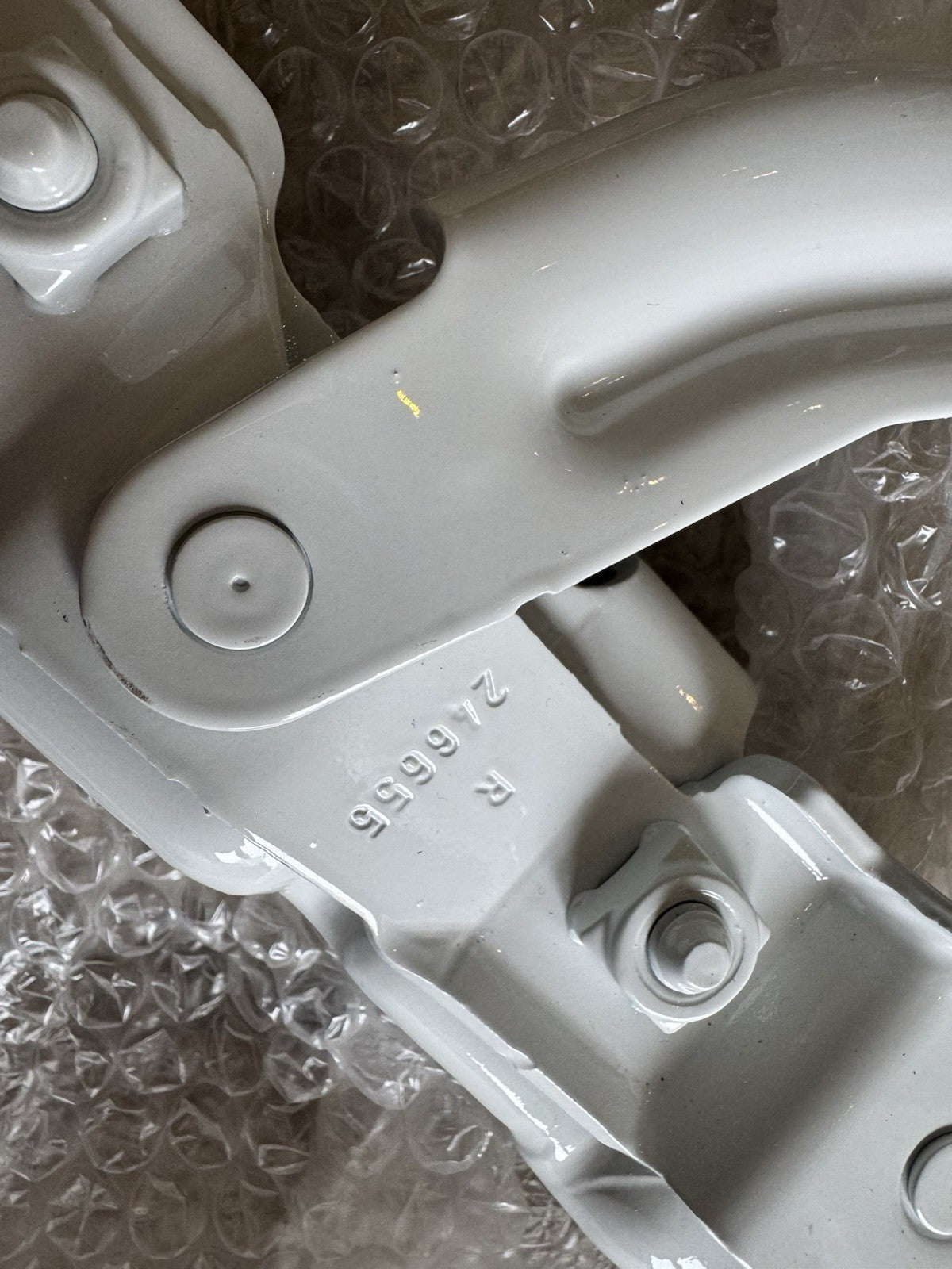 VOLVO V90  Front Right Bonnet Hinge 32219800 NEW