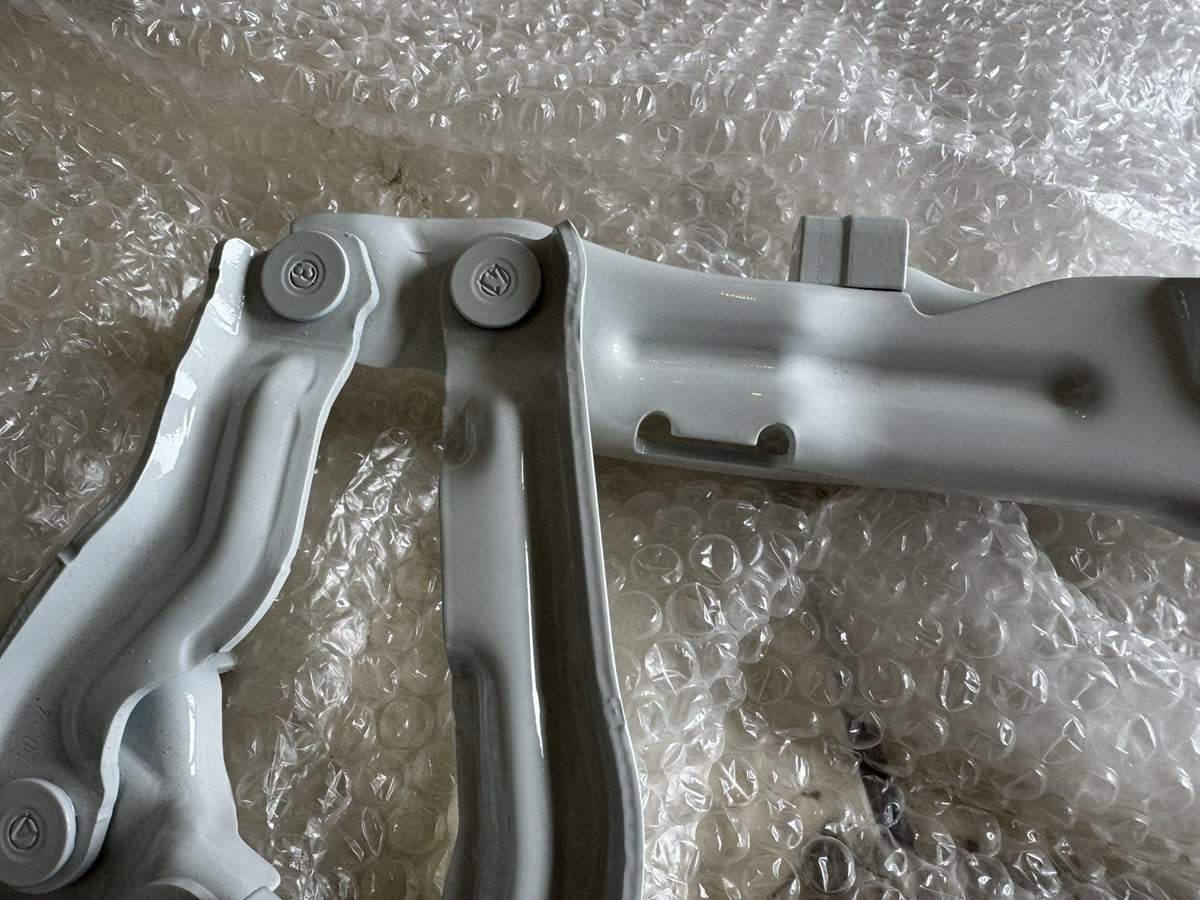 VOLVO V90  Front Right Bonnet Hinge 32219800 NEW