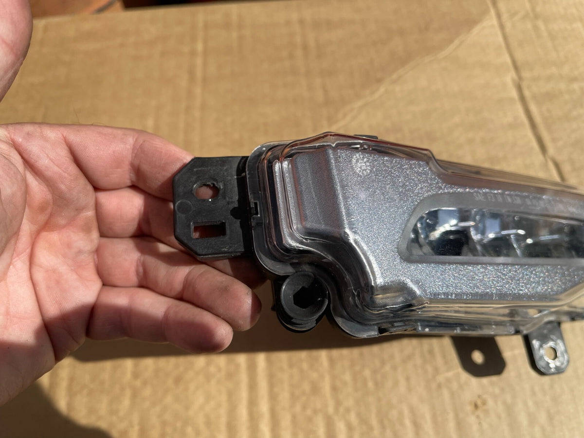 BMW X5 G05 2018 GENUINE LEFT Fog Lights LED Bumper P/N 63177406365-04