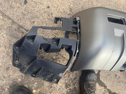 LANDROVER DEFENDER L663 BAGIAN TENGAH BUMPER BELAKANG 2020 ke atas ORIGINAL L8B217D781A
