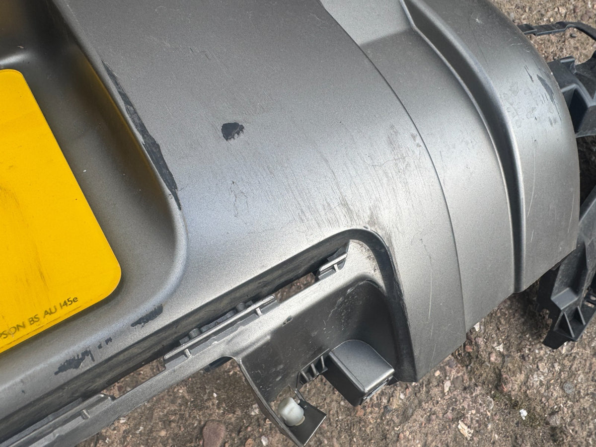 LANDROVER DEFENDER L663 BAGIAN TENGAH BUMPER BELAKANG 2020 ke atas ORIGINAL L8B217D781A