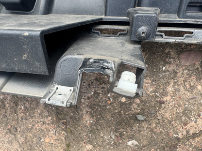 LANDROVER DEFENDER L663 BAGIAN TENGAH BUMPER BELAKANG 2020 ke atas ORIGINAL L8B217D781A