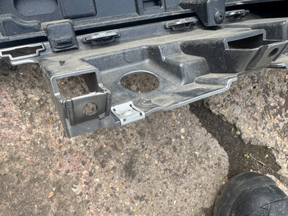 LANDROVER DEFENDER L663 BAGIAN TENGAH BUMPER BELAKANG 2020 ke atas ORIGINAL L8B217D781A