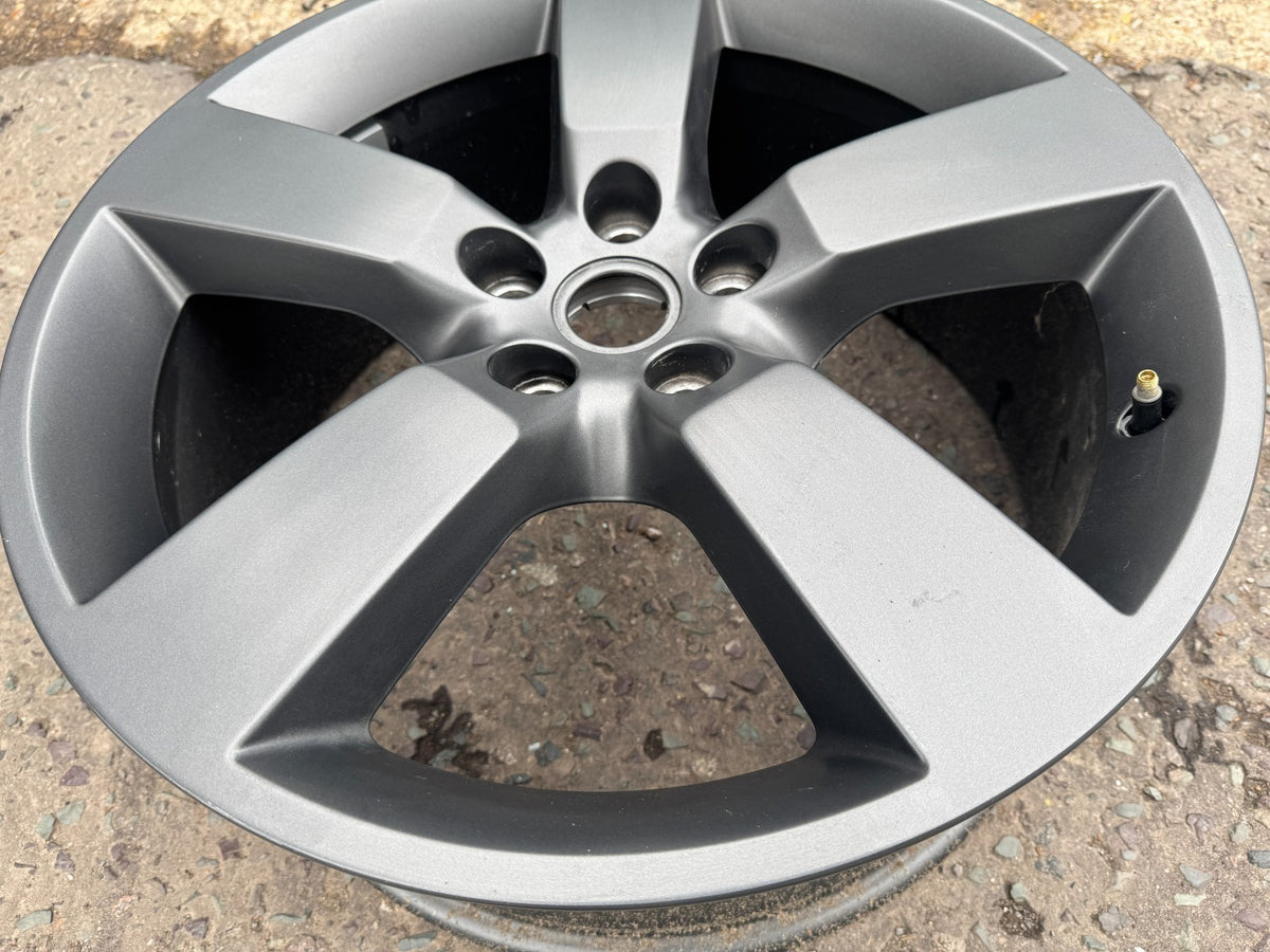 Land Rover Defender L663 Velg 20" Abu-Abu Gelap L8B21007HA 2020-2025